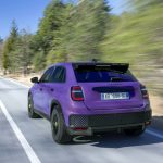 Joyeux anniversaire Abarth ! Pour célébrer son 75ème anniversaire, le Scorpion dévoile quelques photos exclusives de la Nouvelle Abarth 600e, l'Abarth la plus puissante jamais conçue