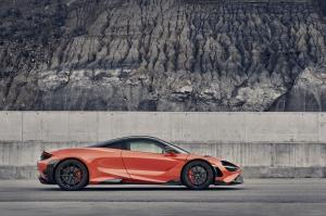 11863-McLaren-765LT