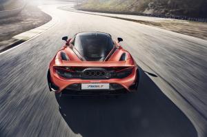 11865-McLaren-765LT