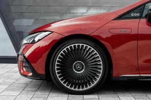 mercedes-benz-amg-eqe-43-32