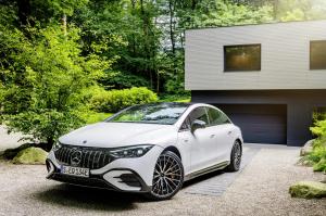mercedes-benz-amg-eqe-53-13