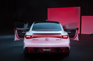 mercedes-benz-amg-eqe-53-47