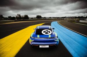 porsche-taycan-salzburg-psychedelic-10
