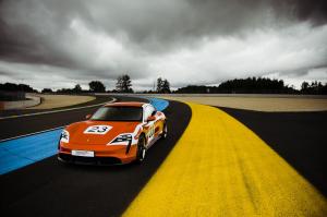 porsche-taycan-salzburg-psychedelic-3