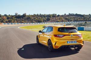 renault-megane-4-rs-chassis-cup-16