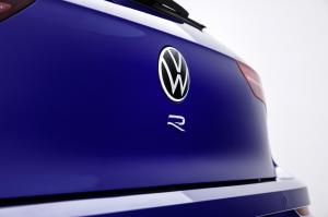 volkswagen-golf-8-r-1