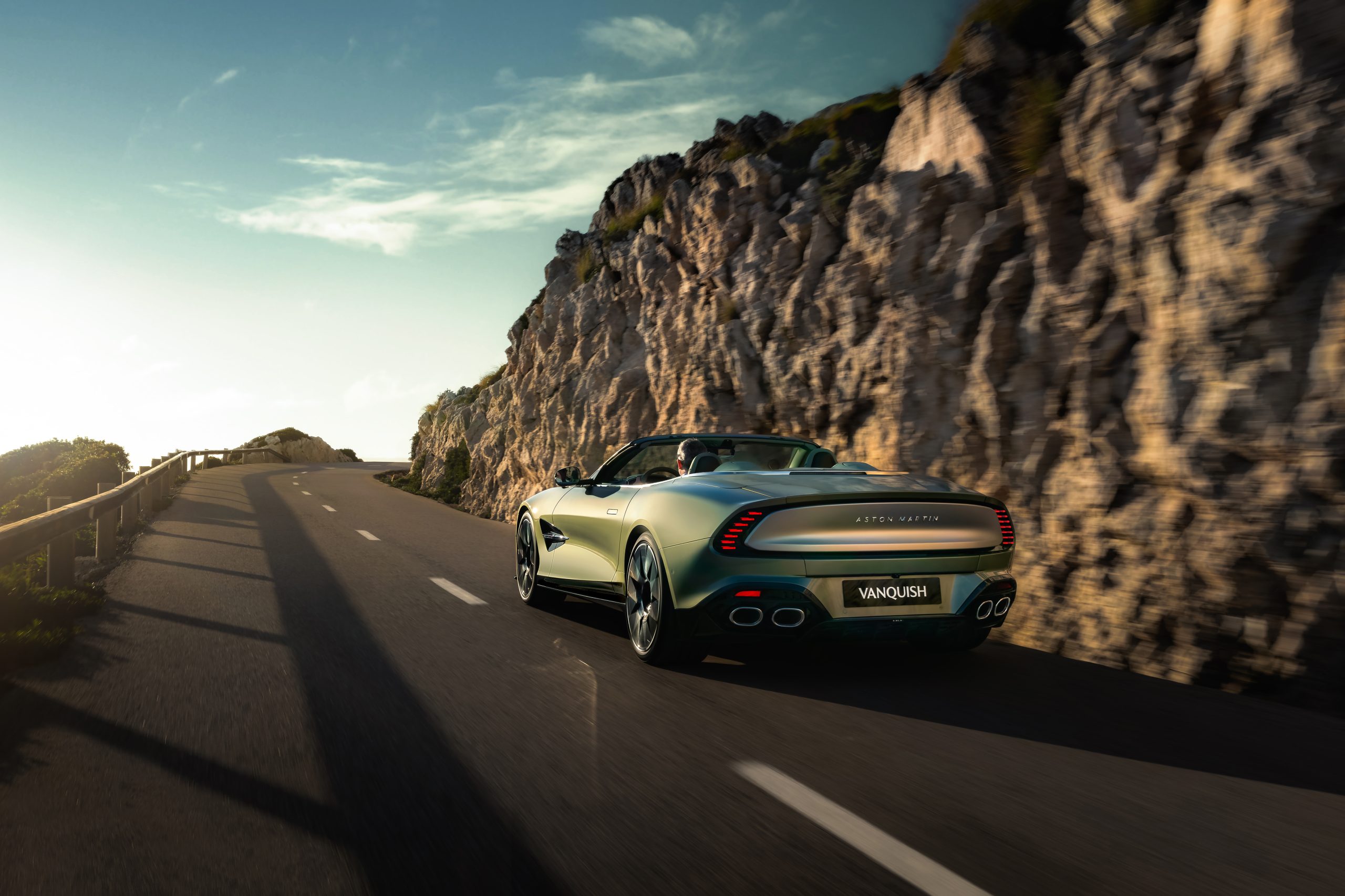Aston Martin Vanquish Volante 2025
