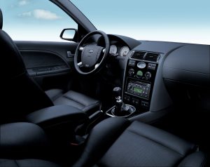 Planche de bord de la Ford Mondeo ST220.