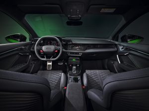 planche de bord de l'Audi RS3 Sportback 8Y MY24 depuis la banquette arrière.