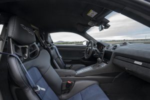 Porsche 718 Cayman GT RS poste de pilotage sportif