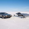 DeLorean statique sur le lac salé avec l'Airspeeder.