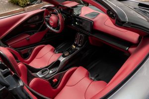Habitacle en cuir rouge Aston-Martin Valhalla Spider