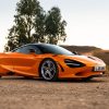 McLaren 750S couleur orange papaye de trois quart avant.