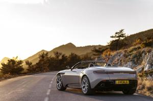 aston-martin-db11-volante-240
