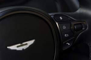 aston-martin-db11-volante-396