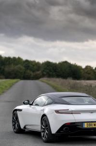aston-martin-db11-v8-78