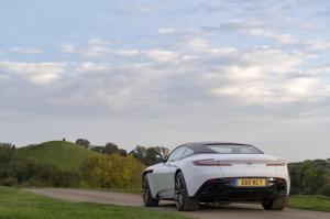 aston-martin-db11-v8-97